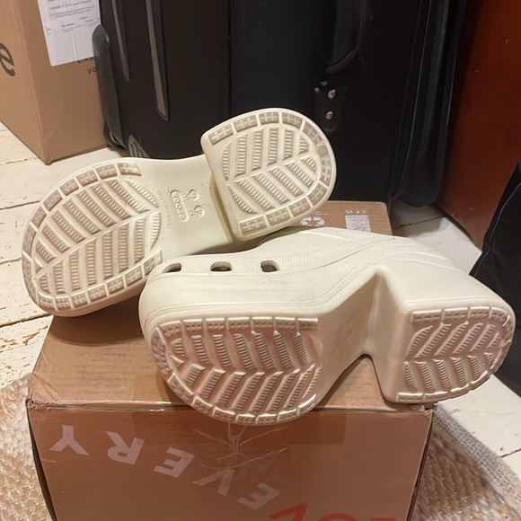 Croc Women’s Siren in Bone Women’s 6 - Picture 3 of 3